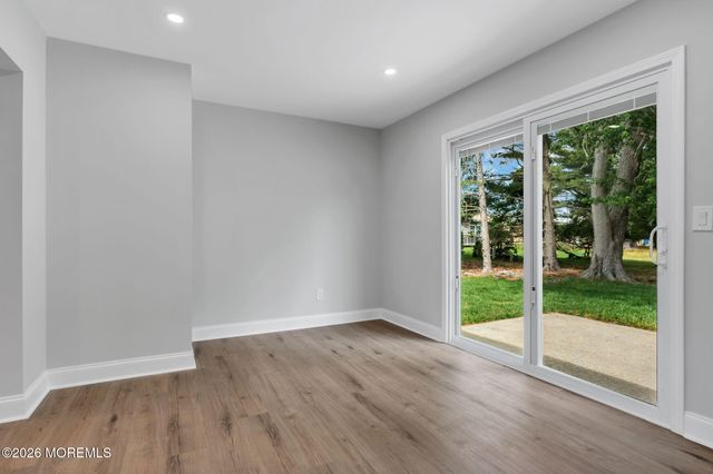 6 Coventry Road, Toms River, NJ 08757