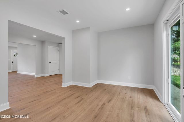 6 Coventry Road, Toms River, NJ 08757