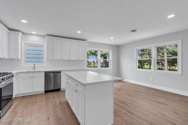 6 Coventry Road, Toms River, NJ 08757