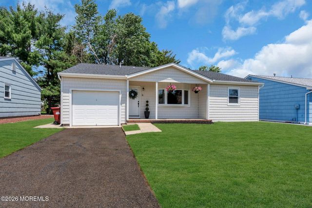 6 Coventry Road, Toms River, NJ 08757