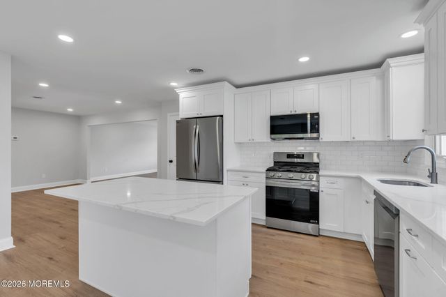 6 Coventry Road, Toms River, NJ 08757