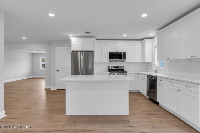 6 Coventry Road, Toms River, NJ 08757