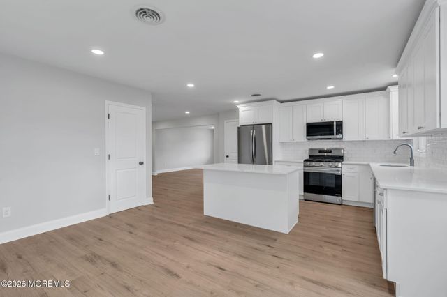 6 Coventry Road, Toms River, NJ 08757