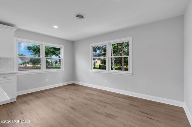 6 Coventry Road, Toms River, NJ 08757