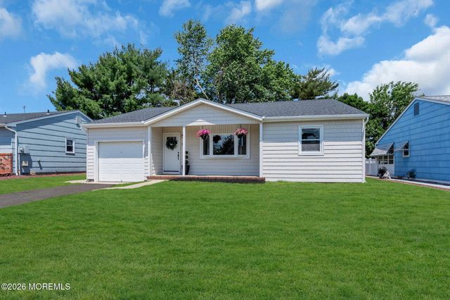 6 Coventry Road, Toms River, NJ 08757