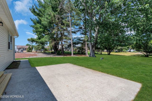 6 Coventry Road, Toms River, NJ 08757