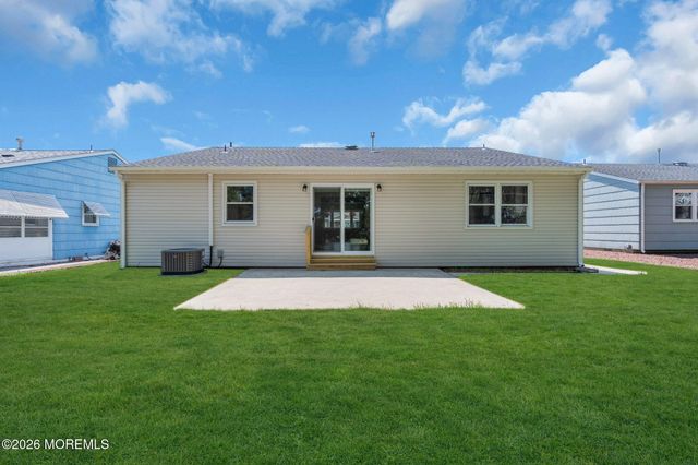 6 Coventry Road, Toms River, NJ 08757