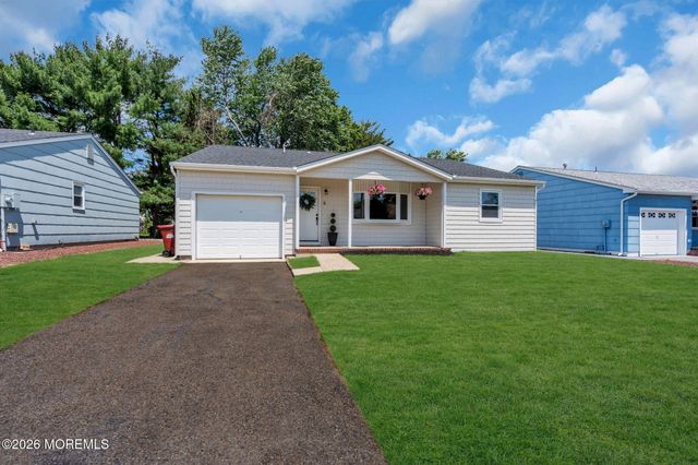 6 Coventry Road, Toms River, NJ 08757