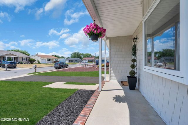 6 Coventry Road, Toms River, NJ 08757