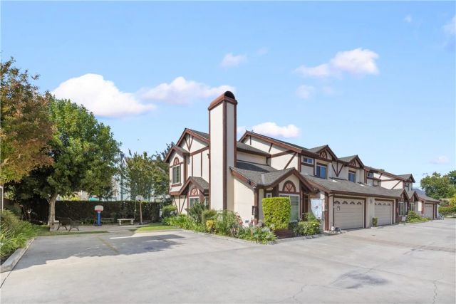 904 N 1st Avenue D, Arcadia, CA 91006