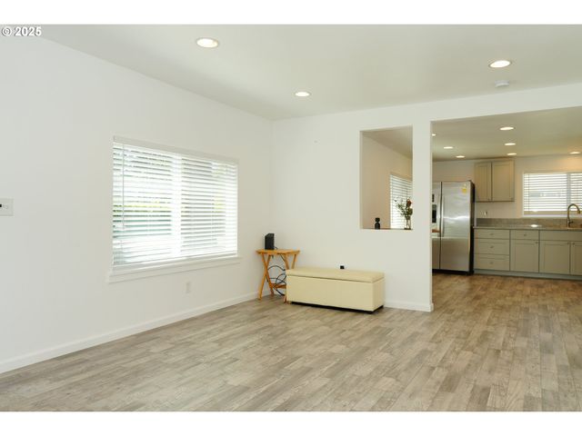 2650 Se 164TH Ave, Portland, OR 97236