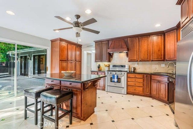 3325 Alginet, Encino (los Angeles), CA 91436