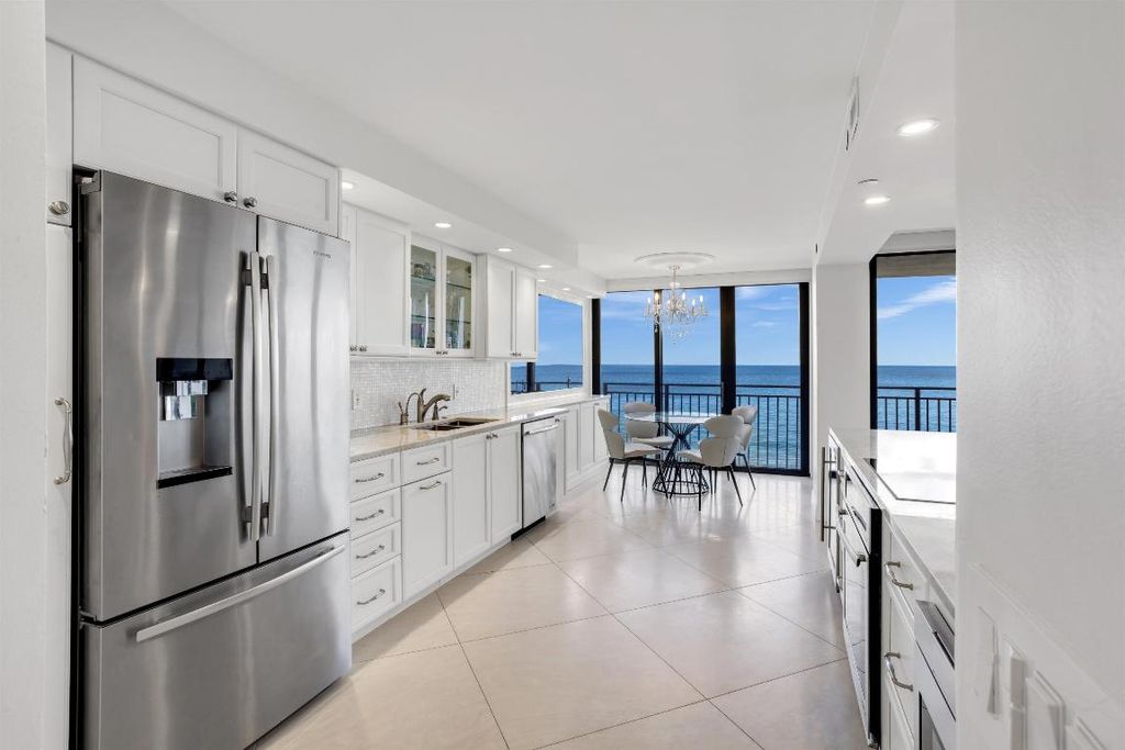 Image 10 of property listing at 1800 S Ocean Boulevard 6-B, Boca Raton, FL 33432