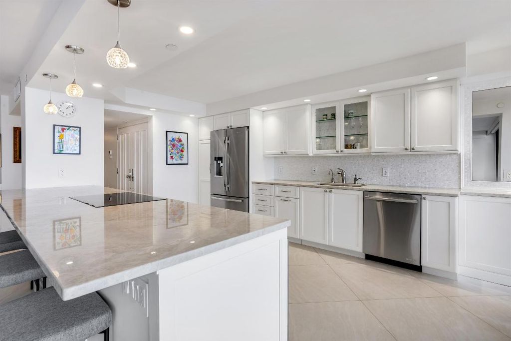 Image 11 of property listing at 1800 S Ocean Boulevard 6-B, Boca Raton, FL 33432