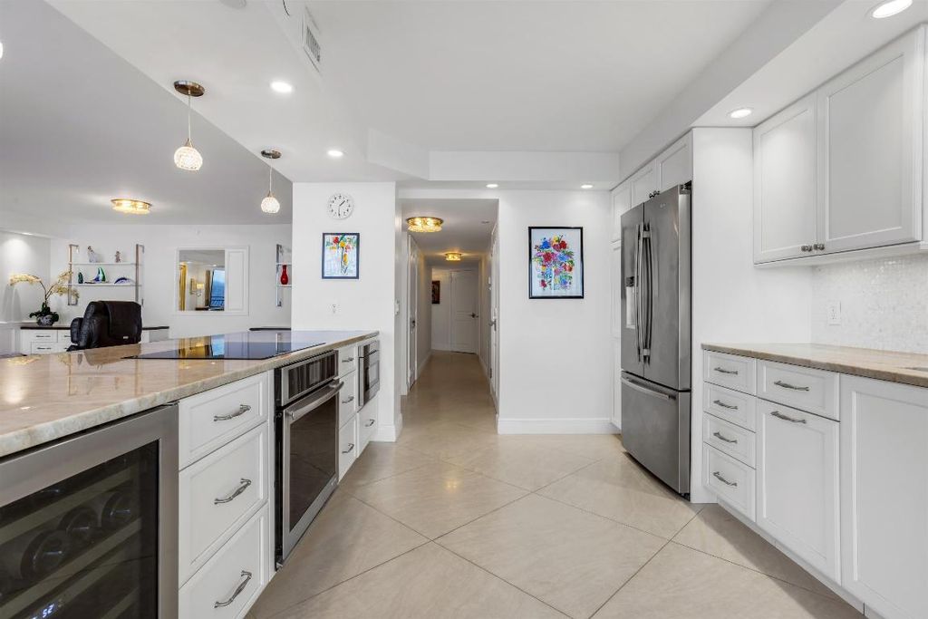 Image 12 of property listing at 1800 S Ocean Boulevard 6-B, Boca Raton, FL 33432