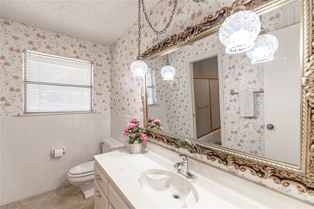 201 Peninsula Court, Granbury, TX 76048