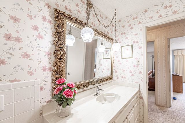 201 Peninsula Court, Granbury, TX 76048