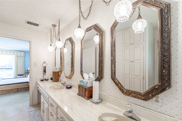 201 Peninsula Court, Granbury, TX 76048