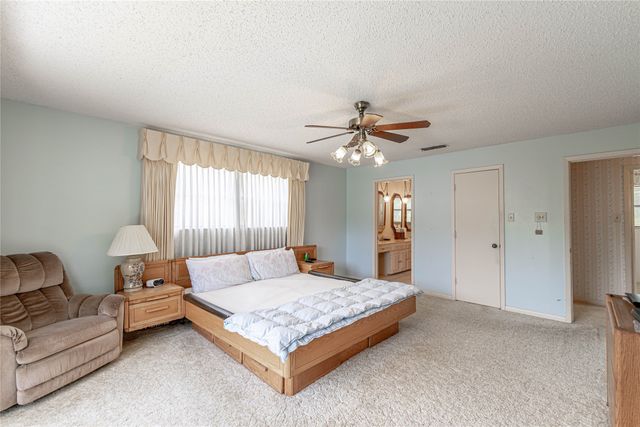 201 Peninsula Court, Granbury, TX 76048