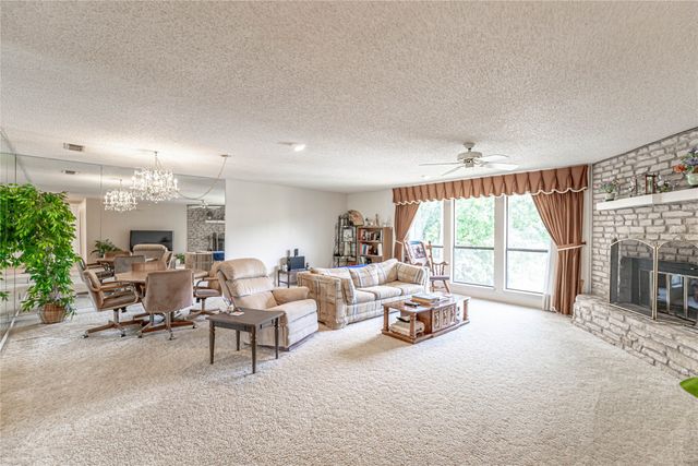201 Peninsula Court, Granbury, TX 76048