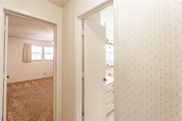 201 Peninsula Court, Granbury, TX 76048
