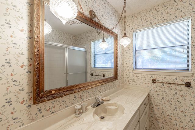 201 Peninsula Court, Granbury, TX 76048