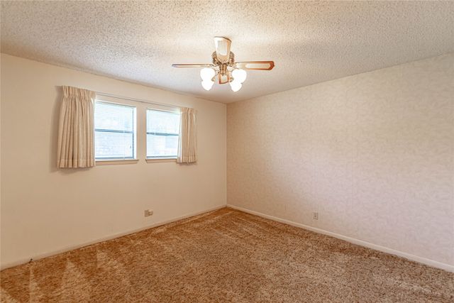 201 Peninsula Court, Granbury, TX 76048