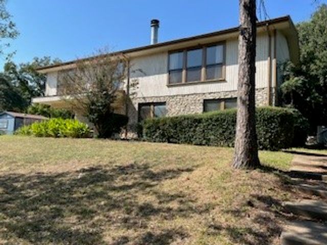 201 Peninsula Court, Granbury, TX 76048