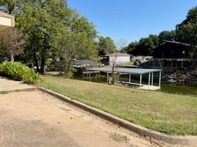 201 Peninsula Court, Granbury, TX 76048