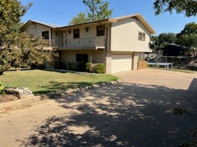 201 Peninsula Court, Granbury, TX 76048