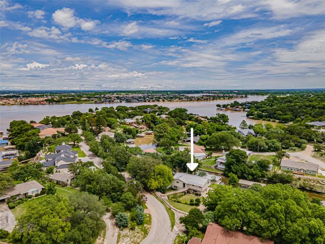 201 Peninsula Court, Granbury, TX 76048