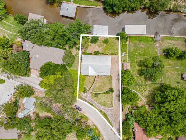 201 Peninsula Court, Granbury, TX 76048