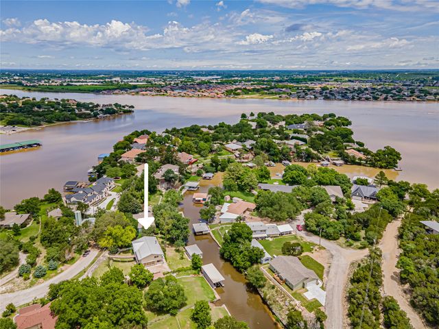 201 Peninsula Court, Granbury, TX 76048