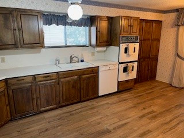 201 Peninsula Court, Granbury, TX 76048