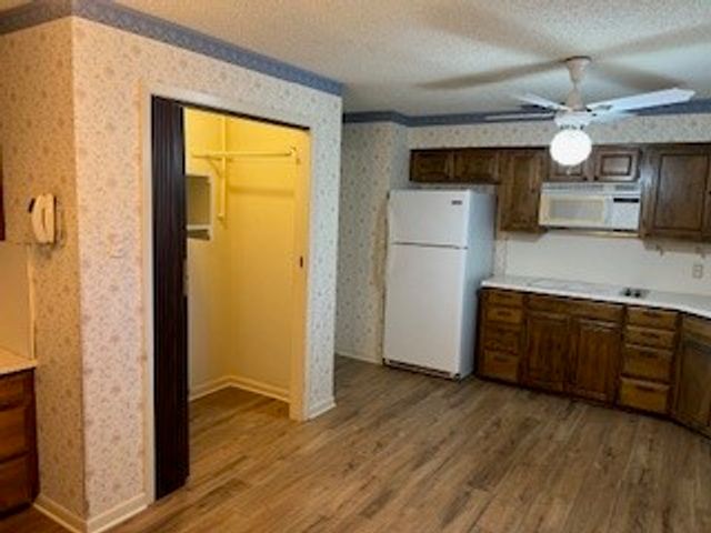 201 Peninsula Court, Granbury, TX 76048