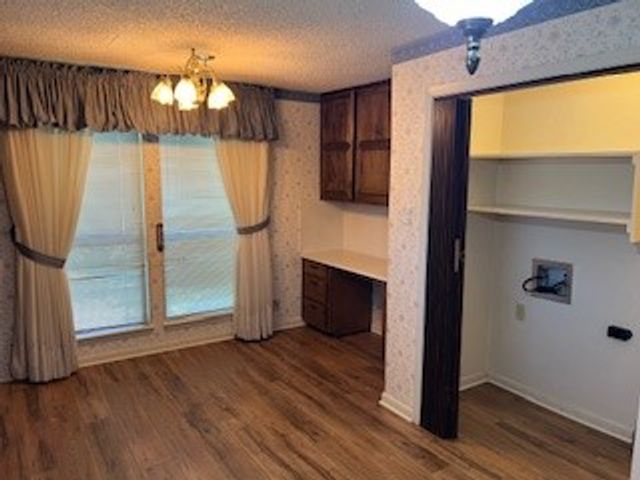 201 Peninsula Court, Granbury, TX 76048