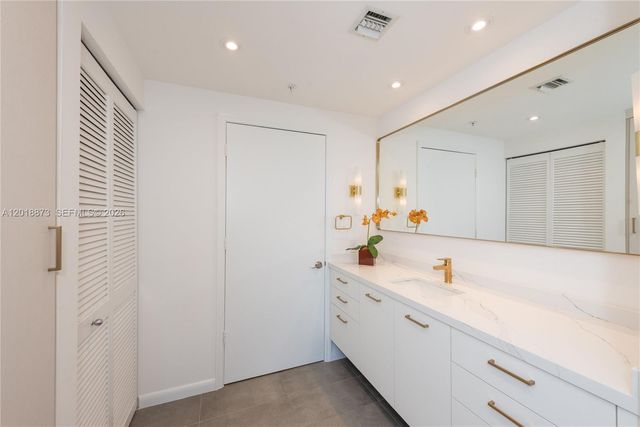 848 Brickell Key Dr 2703, Miami, FL 33131