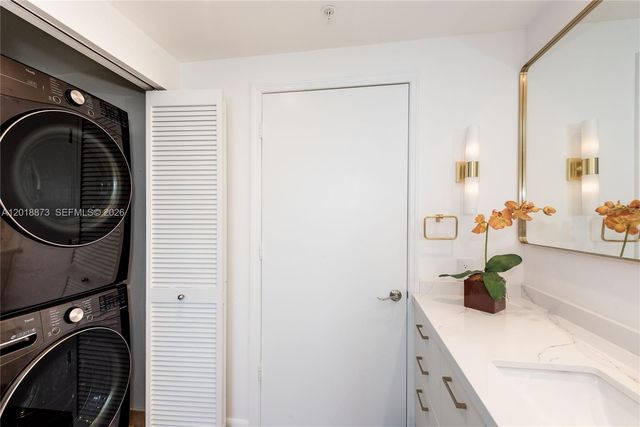 848 Brickell Key Dr 2703, Miami, FL 33131