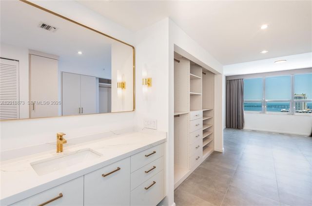 848 Brickell Key Dr 2703, Miami, FL 33131
