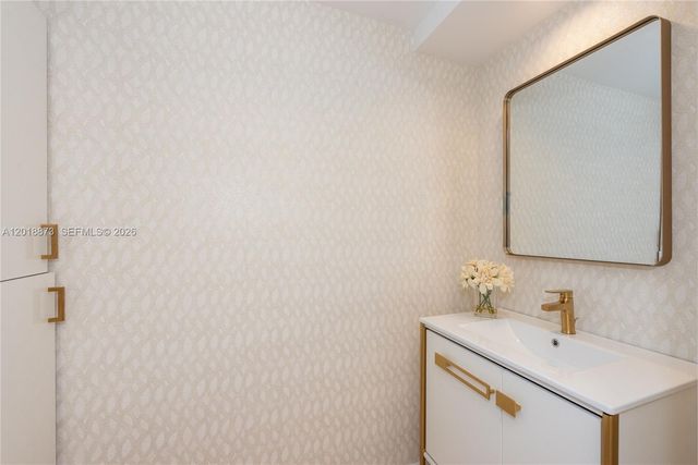 848 Brickell Key Dr 2703, Miami, FL 33131