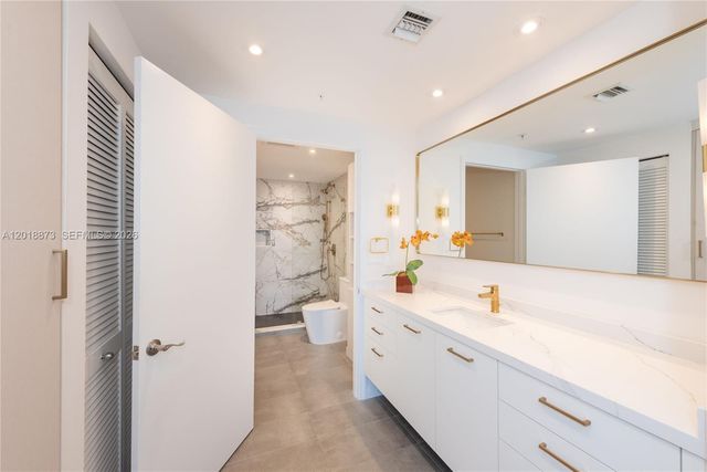 848 Brickell Key Dr 2703, Miami, FL 33131