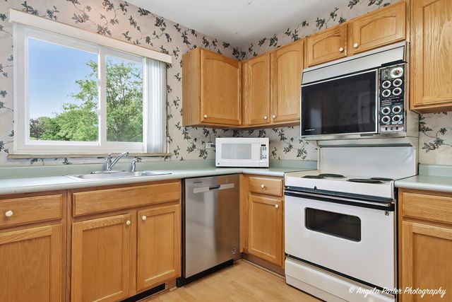 7227 Wheaton Lane 355, Fox Lake, IL 60020