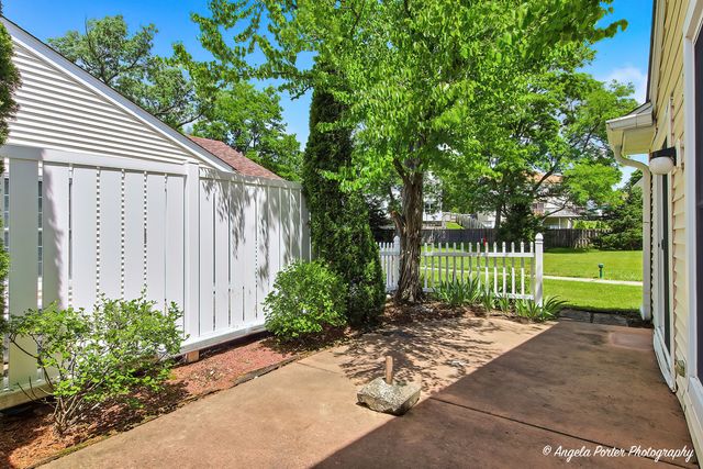 7227 Wheaton Lane 355, Fox Lake, IL 60020
