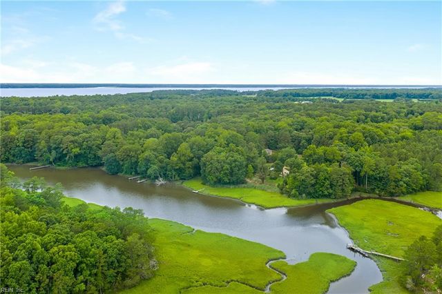 3938 Paradise Point RD, Hayes, VA 23072