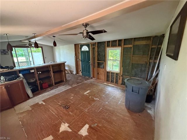 3938 Paradise Point RD, Hayes, VA 23072