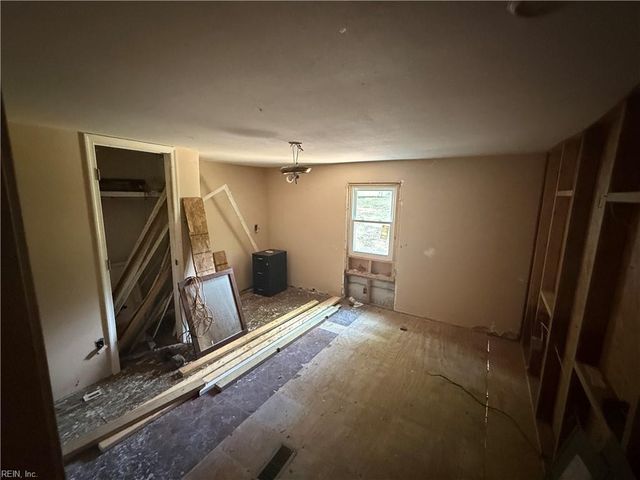 3938 Paradise Point RD, Hayes, VA 23072