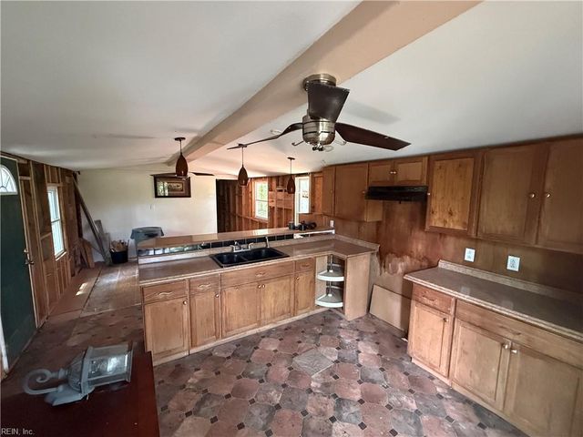 3938 Paradise Point RD, Hayes, VA 23072