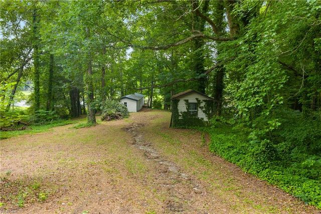 3938 Paradise Point RD, Hayes, VA 23072