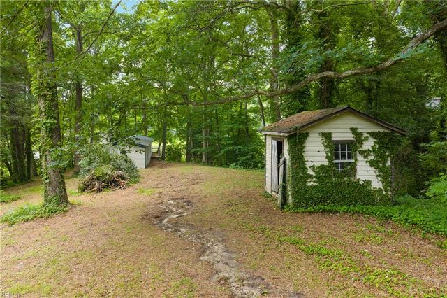 3938 Paradise Point RD, Hayes, VA 23072