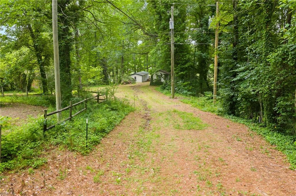 3938 Paradise Point RD, Hayes, VA 23072